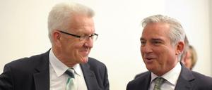 Baden-Württembergs Ministerpräsident Winfried Kretschmann und Thomas Strobl (r), Landesvorsitzender der CDU. 