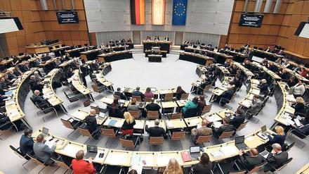 Man hat sich nicht mehr viel zu sagen. Zwar tagt das Berliner Abgeordnetenhaus in der nächsten Woche wieder, frisch gestärkt nach längerer Osterpause, aber die Koalitionspartner SPD und CDU gehen sich auch öffentlich fast nur noch an.