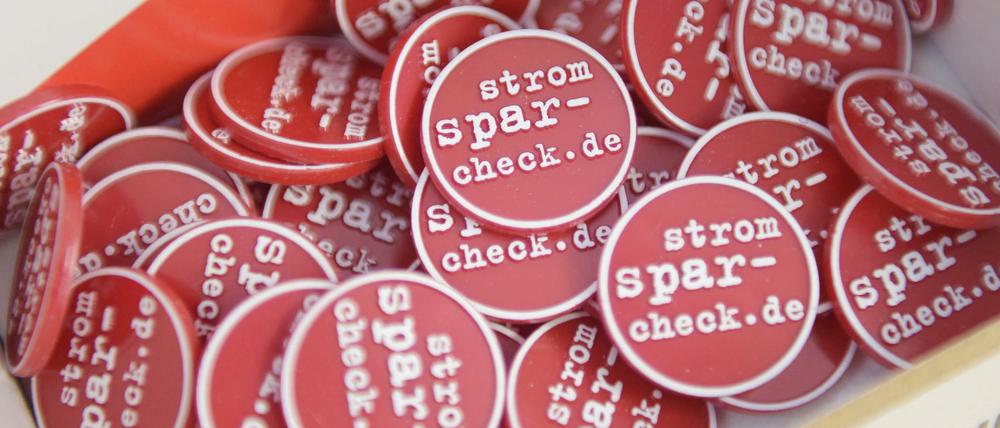 Die Bundesregierung verlängert die Finanzierung der Stromspar-Beratung für einkommensschwache Haushalte.
