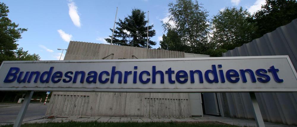 Die Einfahrt zum Gelände des Bundesnachrichtendienst (BND) in Pullach bei München. 