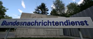 Die Einfahrt zum Gelände des Bundesnachrichtendienst (BND) in Pullach bei München. 