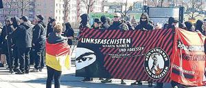 „Ungleichbehandlung.“ Dieses Transparent gegen „Linksfaschisten“ hatte die Polizei nicht beanstandet. Der Rektor sieht keinen Unterschied.