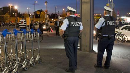 In Deutschland ist die Anschlagsgefahr nach wie vor groß. An öffentlichen Plätzen und bei Großveranstaltungen gibt es hohe Sicherheitsstandards. 
