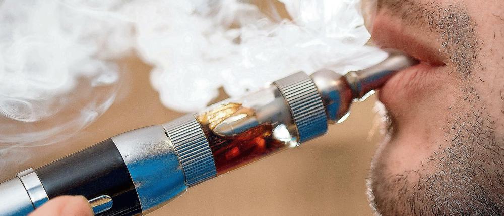 Elektrische Zigarette dürfen ab 1. April nunr noch an Erwachsene verkauft werden.