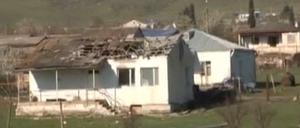 Kämpfe zwischen Armenien und Aserbaidschan im Grenzgebiet Berg-Karabach. 