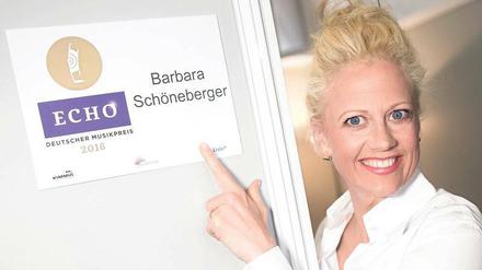 Schön stolz. Barbara Schöneberger moderiert die Echo-Verleihung zum 25. Geburtstag. Auftreten werden unter anderen Udo Lindenberg, Bosse und Jamie-Lee, die deutsche Teilnehmerin beim Eurovision Song Contest.