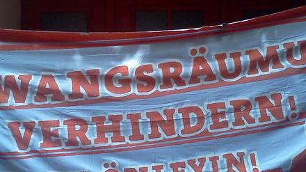 Ein Transparent des Bündnisses "Zwangsräumung verhindern". 