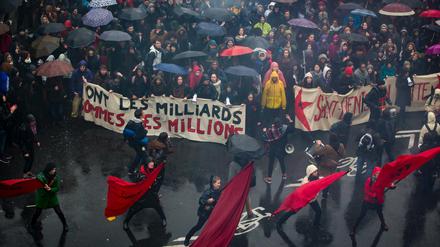 Hunderttausende versammelten sich im Regen in Paris und anderen Städten gegen die geplanten Arbeitsmarktreformen.