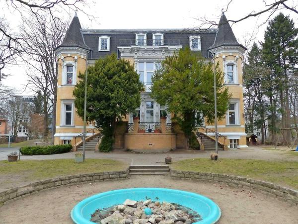 Hier in der Villa Folke Bernadotte in Lichterfelde-Ost ist der Kiez-Atlas entstanden.