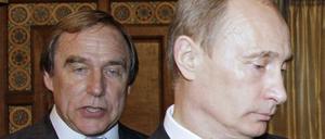 Der Cellist Sergej Rodulgin (links) und der russische Präsident Wladimir Putin im Petersburger "Haus der Musik", dessen Direktor Roldugin ist. Beide sind seit fast 40 Jahren befreundet. 