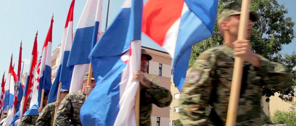 Kroatische Militärparade: In allen vier ex-jugoslawischen Staaten sind die Nationalisten auf dem Vormarsch.