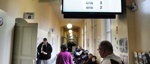 Trotz digitaler Services gehen zu viele Berliner analog ins Bürgeramt. Der Senat will das nun ändern.