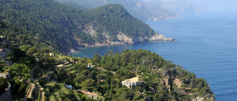 Blick auf die westliche Küste bei Banyalbufar auf Mallorca in Spanien, aufgenommen.