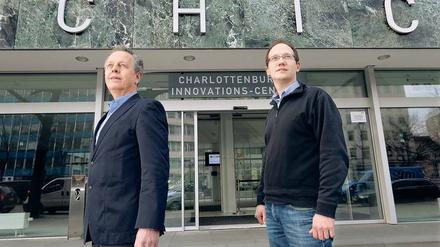 Gründungszentren wie das CHIC in der Nähe des TU-Campus in Charlottenburg bieten Existenzgründern zahlreiche Vorteile. Dr. Henri Kretschmer (re.) hat hier seinen Firmensitz. Dr. Günter Breidbach startete mit seinem Unternehmen 1984 im Gründungszentrum BIG auf dem Campus Wedding der TU Berlin. 