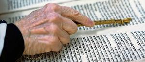 "Alles auf den Kopf stellen" - selbst die Thora. Auch das gehört zum Judentum.