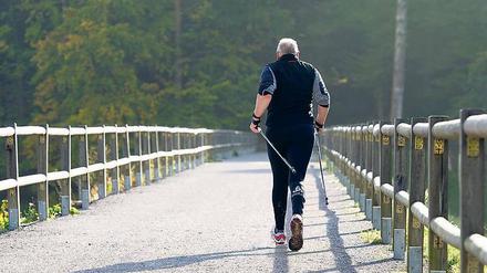 Joggen. Wer sportlich ist, bleibt länger mobil und setzt sich mehr Eindrücken aus.