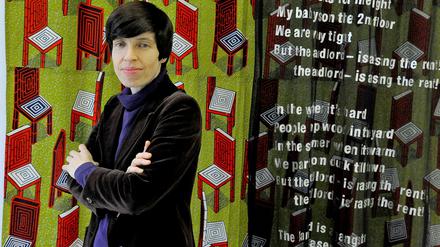 Ina Wudtke in ihrer Ausstellung "Eviction" im Projektraum Bethanien.