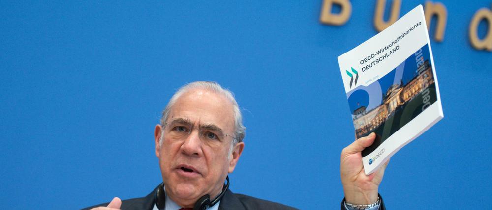 José Ángel Gurría, OECD-Generalsekretär, bei der Vorstellung des Wirtschaftsbericht in Berlin. 