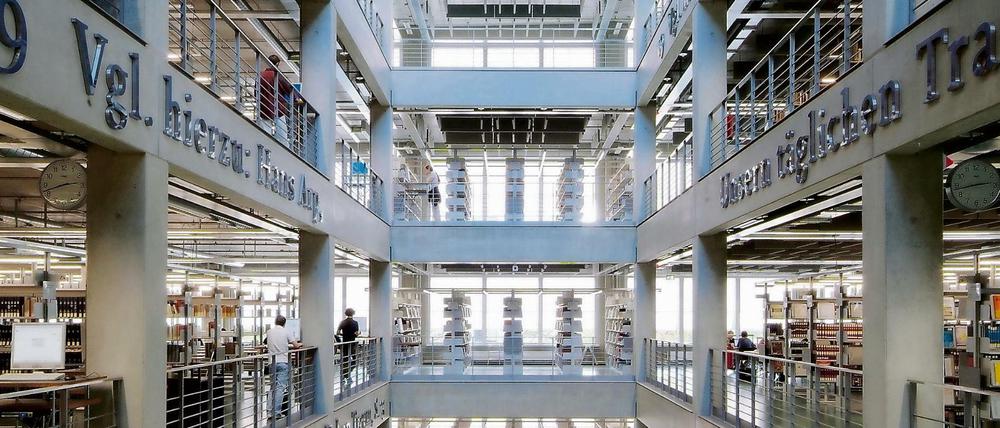 Die Univbibliothek der TU und der UdK Berlin. Die TU ist im weltweiten Vergleich in der Mathematik stark.