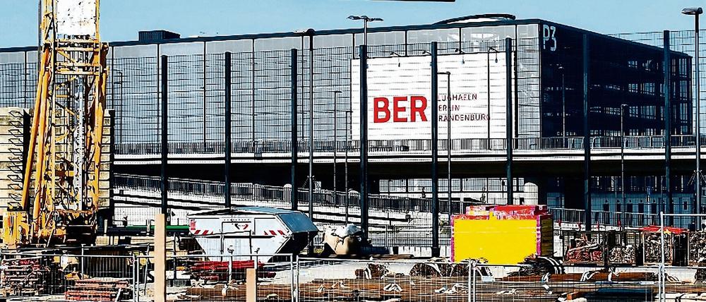 Blick auf eine Baustelle am Südpier des neuen Hauptstadtflughafens Berlin Brandenburg Willy Brandt (BER). Ein Experte sagt: Er kann erst 2019 ans Netz gehen.