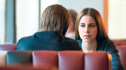 Falsche Ermittlungen?  Bronner (Tom Schilling) mit Semiya (Almila Bagriacik).