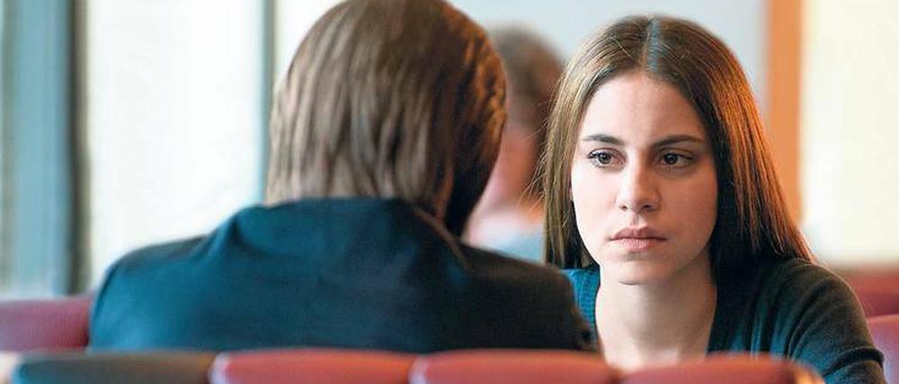 Falsche Ermittlungen? Bronner (Tom Schilling) mit Semiya (Almila Bagriacik).