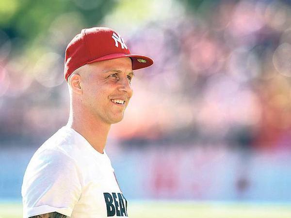 Im Mai 2015 ist Köhler mal wieder zu Besuch im Stadion – gezeichnet von der Chemotherapie.