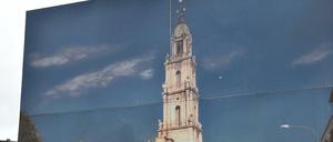 Eine Fotomontage mit der Garnisonkirche, aufgenommen Ende März.2016 in Potsdam, am historischen Standort.