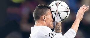 Kopfbälle können große Schmerzen verursachen.