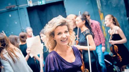 Die Mentorin hat gut lachen. Stargeigerin Anne-Sophie Mutter, im Hintergrund ihr "Virtuosi"