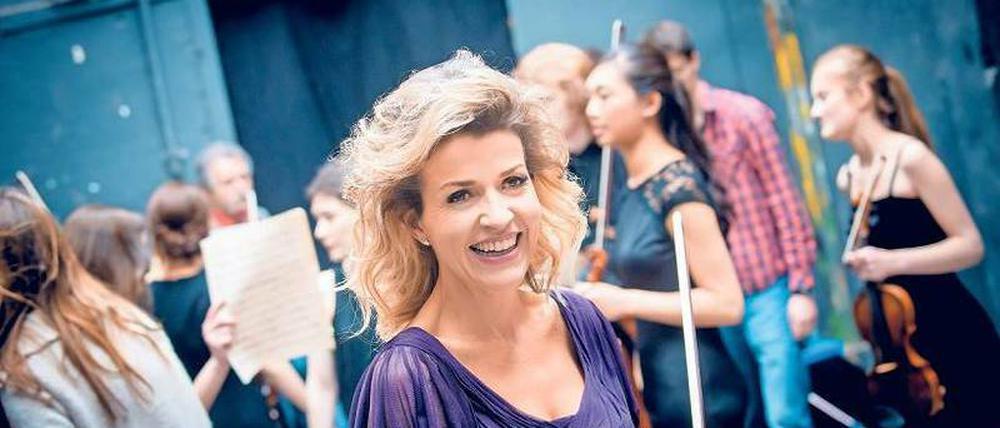 Die Mentorin hat gut lachen. Stargeigerin Anne-Sophie Mutter, im Hintergrund ihr "Virtuosi"