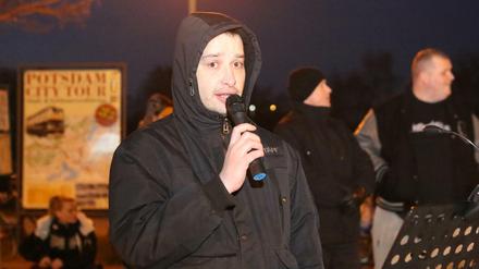 Pogida-Chef Christian Müller gibt die Veranstaltungsleitung ab.