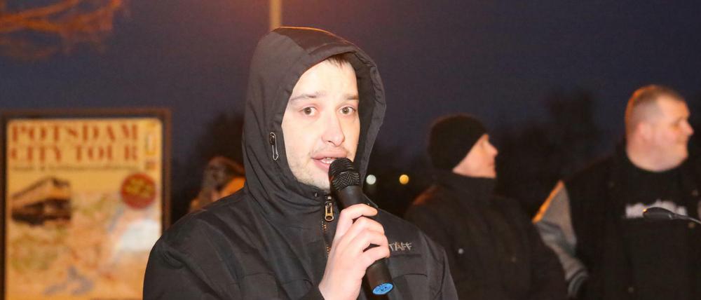 Pogida-Chef Christian Müller gibt die Veranstaltungsleitung ab.