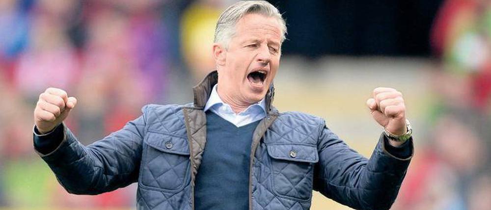Wer hat hier spröde gesagt? In seiner Zeit beim FC Schalke 04 musste sich Jens Keller viel Kritik anhören. Macht er künftig in Köpenick eine bessere Figur? 