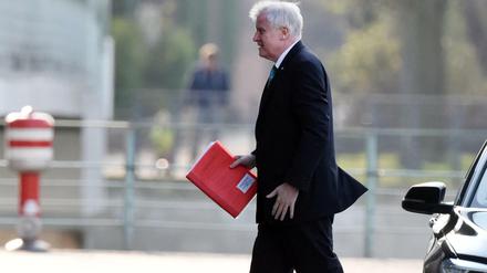 Der CSU-Vorsitzende Horst Seehofer am Mittwoch auf dem Weg ins Bundeskanzleramt.