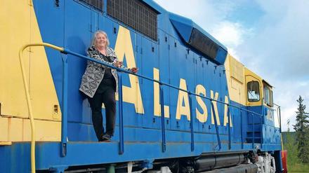 Stolz aufs Monstrum. Susan Wilson, in Texas geboren, kam schon als Kind mit ihren Eltern nach Alaska. Später arbeitete sie als Blumenverkäuferin und Betriebsingenieurin bei der Trans-Alaska-Pipeline.