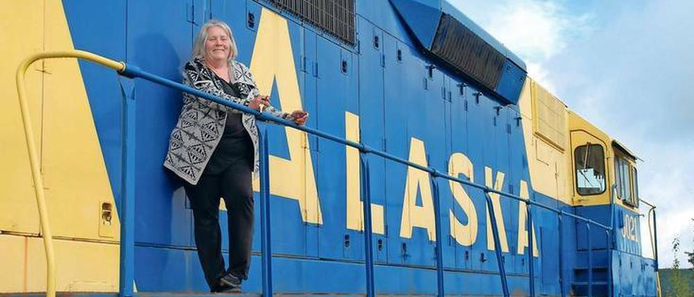 Stolz aufs Monstrum. Susan Wilson, in Texas geboren, kam schon als Kind mit ihren Eltern nach Alaska. Später arbeitete sie als Blumenverkäuferin und Betriebsingenieurin bei der Trans-Alaska-Pipeline.