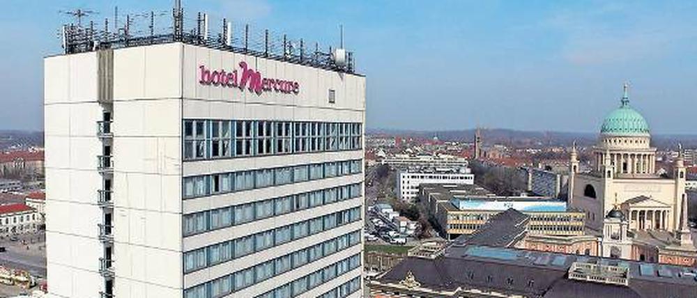 Deutsches Demokratisches Hotel. Vor allem am geplanten Abriss des „Mercure“ entzündet sich der Streit.