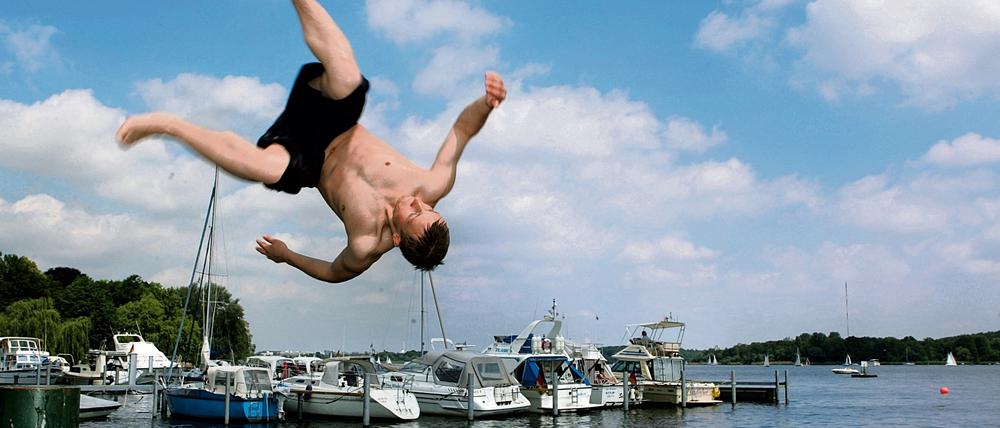 Spandau geht in der Havel baden, ab Sommer auch wieder an der Kleinen Badewiese in Gatow.