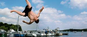 Spandau geht in der Havel baden, ab Sommer auch wieder an der Kleinen Badewiese in Gatow.