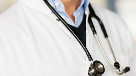 Mehrere Entscheider in den Kliniken stehen unter Verdacht.