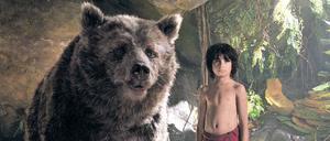 Unechter Kumpel. Neel Sethi als Mogli und der computergenerierte Bär Balu.