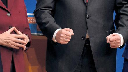 Raute gegen Fäuste: Auch in der Gestik stimmen die Parteivorsitzenden Angela Merkel (CDU) und Horst Seehofer (CSU) noch nicht überein.