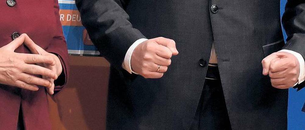 Raute gegen Fäuste: Auch in der Gestik stimmen die Parteivorsitzenden Angela Merkel (CDU) und Horst Seehofer (CSU) noch nicht überein.