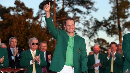 Der Engländer Danny Willett im berühmten Grünen Jackett des Siegers von Augusta