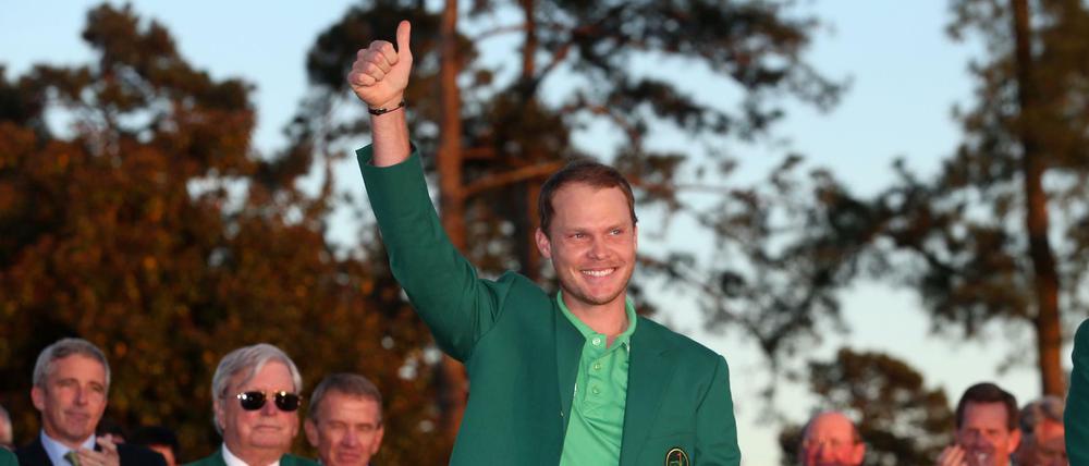 Der Engländer Danny Willett im berühmten Grünen Jackett des Siegers von Augusta