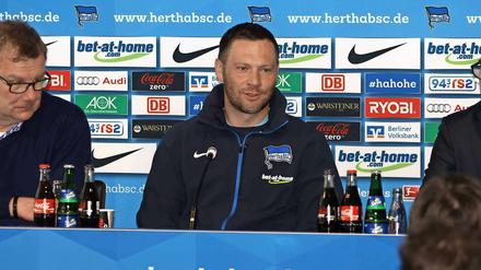 Sag, mal Pal. Trainer Dardai auf einer Hertha-PK.