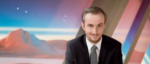 Jan Böhmermann vor der Kulisse seiner Show «Neo Magazin Royale».
