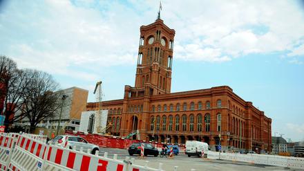 das Rote Rathaus an der Rathausstraße - Ecke Spandauer Straße