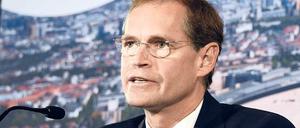 Zu viel Freiheit genommen. Als die Zeitung „BZ“ zum Wahlkreisbüro von Michael Müller in Tempelhof recherchierte, schaltete dieser einen Anwalt ein - bezahlt von der Senatskanzlei. Dies entspricht nicht der Gewaltenteilung. 